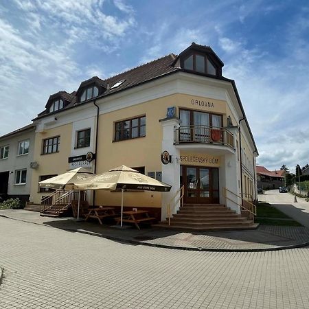 Orlovna Sitborice Hotel Buitenkant foto