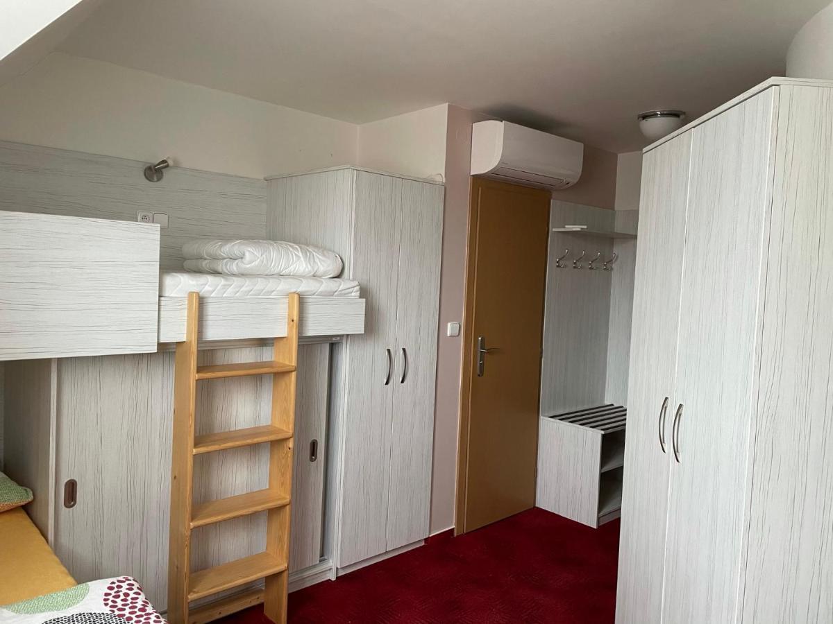 Orlovna Sitborice Hotel Buitenkant foto
