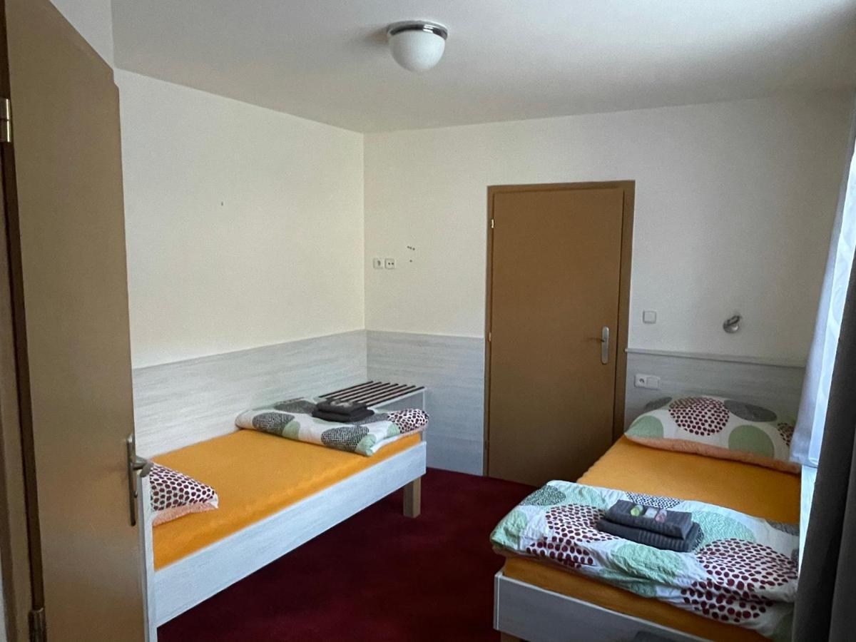 Orlovna Sitborice Hotel Buitenkant foto